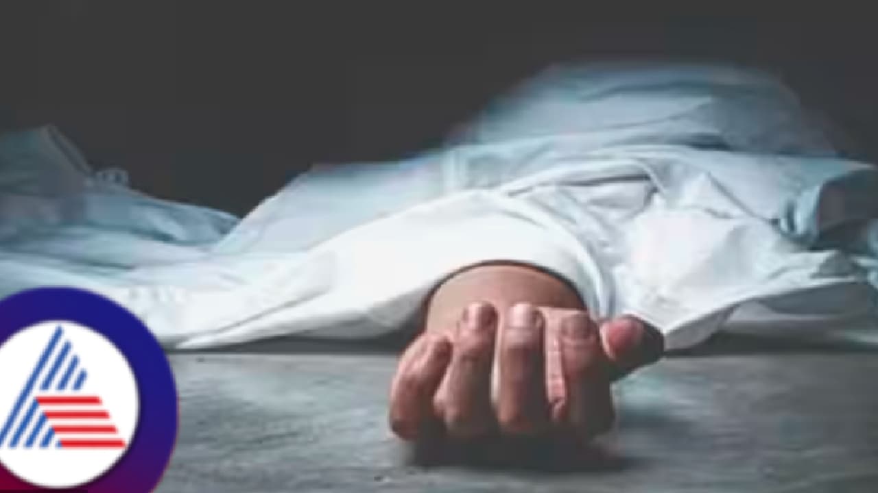 ಕೆಆರ್ಎಸ್: ಸಂಗೀತ ಕಾರಂಜಿ ವೀಕ್ಷಣೆ ವೇಳೆ ಅಸಭ್ಯ ವರ್ತನೆ ಕೇರಳಿಗನನ್ನು ಥಳಿಸಿ ಕೊಂದ ಜನ! ಕೆಆರ್ಎಸ್: ಸಂಗೀತ ಕಾರಂಜಿ ವೀಕ್ಷಣೆ ವೇಳೆ ಅಸಭ್ಯ ವರ್ತನೆ ಕೇರಳಿಗನನ್ನು ಥಳಿಸಿ ಕೊಂದ ಜನ!