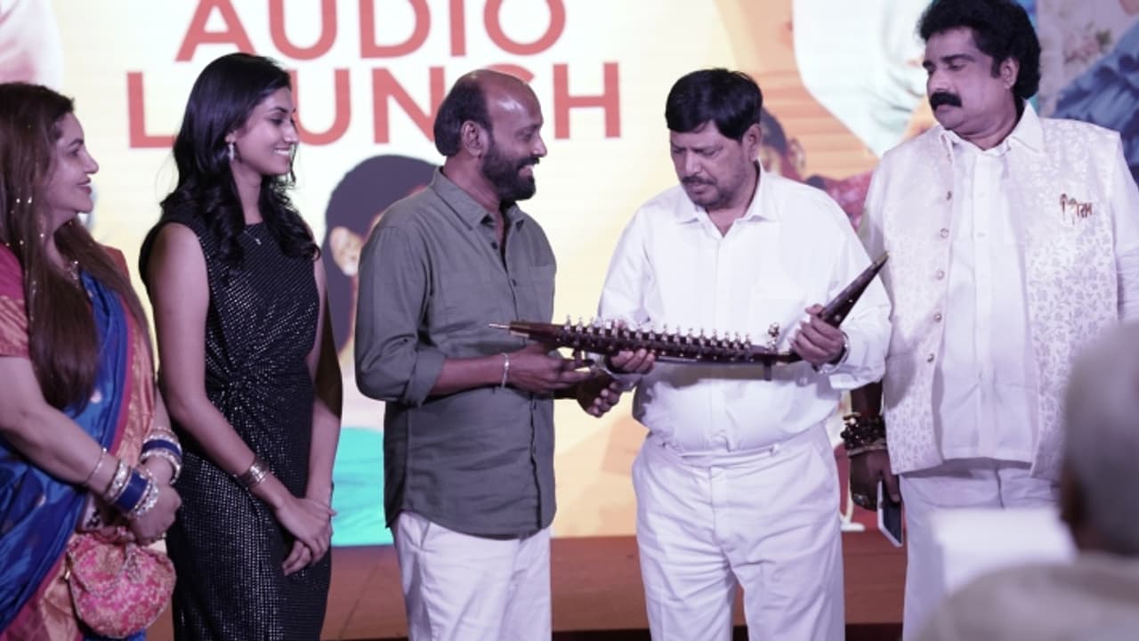 സുനില് ഒരുക്കുന്ന 'കേക്ക് സ്റ്റോറി'യുടെ ഓഡിയോ ലോഞ്ച് നിർവ്വഹിച്ച് കേന്ദ്രമന്ത്രി രാംദാസ് അത്താവാല സുനില് ഒരുക്കുന്ന 'കേക്ക് സ്റ്റോറി'യുടെ ഓഡിയോ ലോഞ്ച് നിർവ്വഹിച്ച് കേന്ദ്രമന്ത്രി രാംദാസ് അത്താവാല