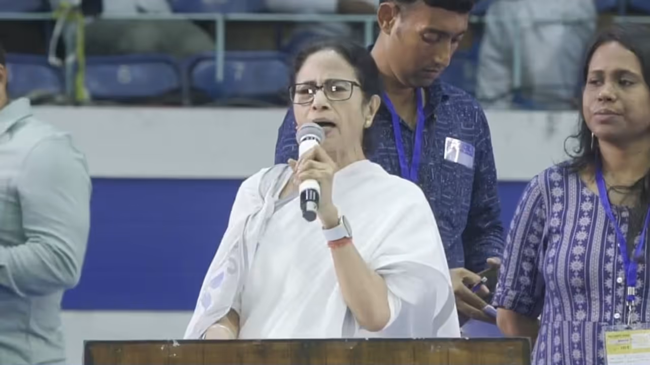 Supreme Court scraps CBI probe into Bengal SSC posts; Mamata promises support to sacked teachers
