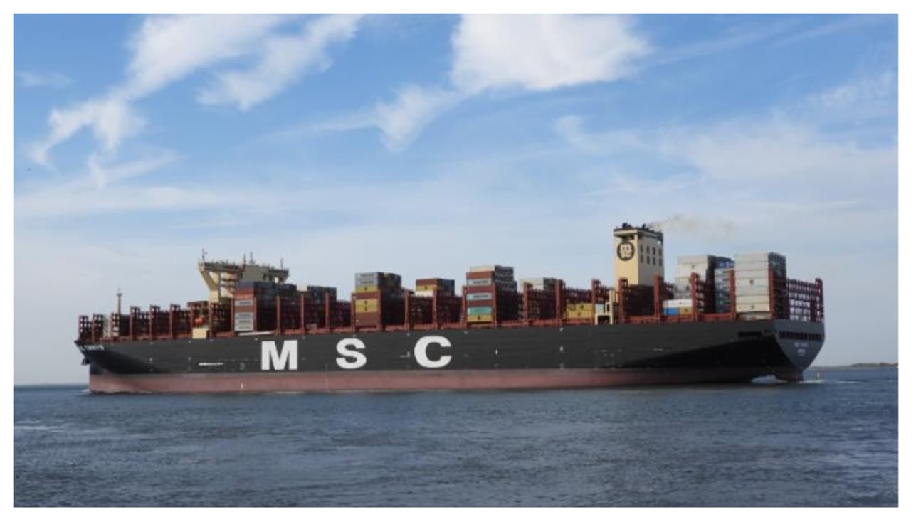 ഭീമൻ കണ്ടെയ്നർ വാഹക കപ്പൽ നാളെ വിഴിഞ്ഞത്തേക്ക്, എത്തുന്നത് കുറഞ്ഞ അളവിൽ കാർബൺ പുറന്തള്ളുന്ന എംഎസ്സി തുർക്കി ഭീമൻ കണ്ടെയ്നർ വാഹക കപ്പൽ നാളെ വിഴിഞ്ഞത്തേക്ക്, എത്തുന്നത് കുറഞ്ഞ അളവിൽ കാർബൺ പുറന്തള്ളുന്ന എംഎസ്സി തുർക്കി