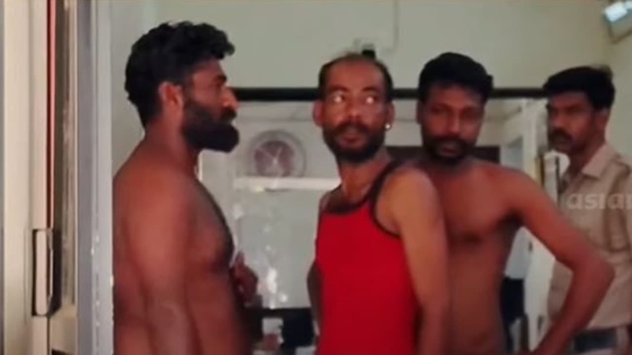 മുൻ കാപ്പ പ്രതി, കൂടെ രണ്ട് പേർ; എതിരാളിയെ വകവരുത്താൻ സ്ഫോടക വസ്തുക്കളുമായി ഉത്സവ പറമ്പിൽ, പിടികൂടി പൊലീസ് മുൻ കാപ്പ പ്രതി, കൂടെ രണ്ട് പേർ; എതിരാളിയെ വകവരുത്താൻ സ്ഫോടക വസ്തുക്കളുമായി ഉത്സവ പറമ്പിൽ, പിടികൂടി പൊലീസ്