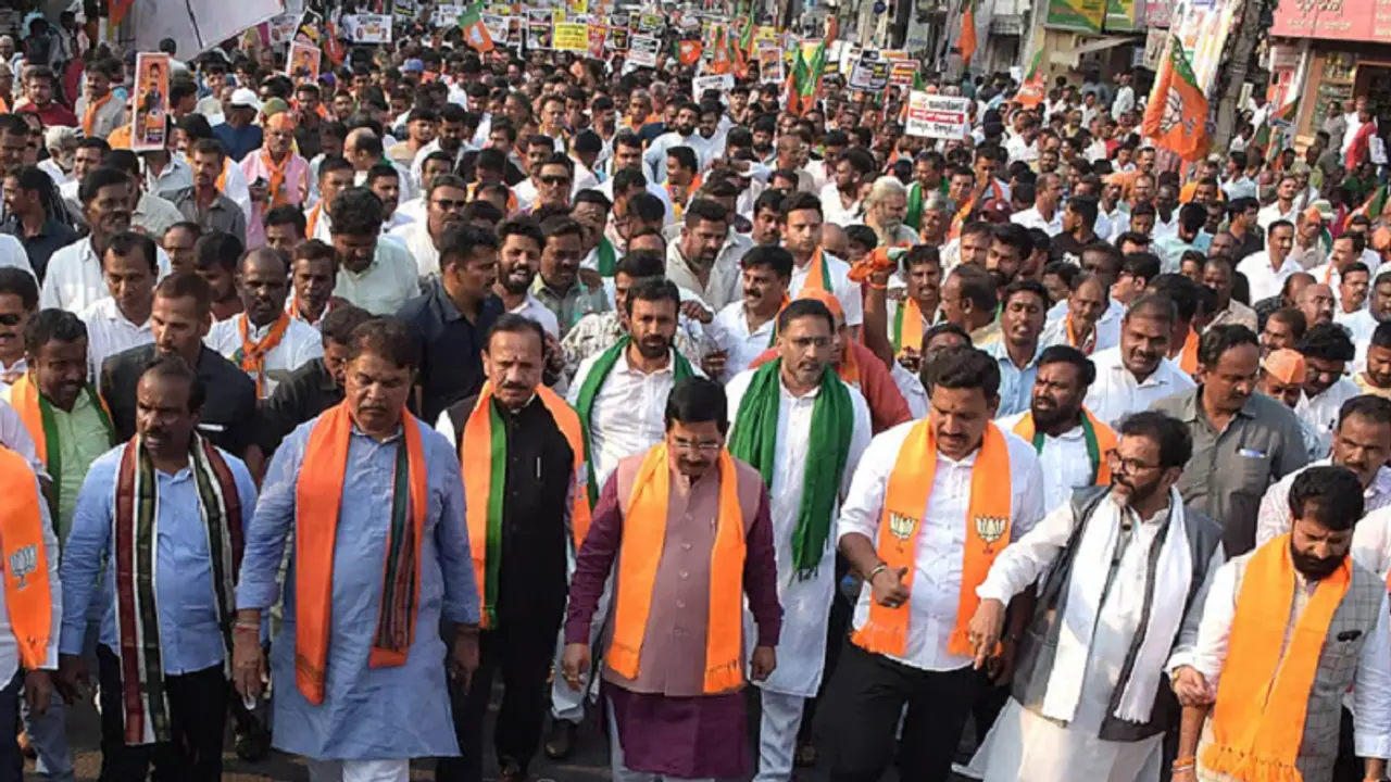 ಬಿಜೆಪಿ ಜನಾಕ್ರೋಶ ಸಮರ: ರಾಜ್ಯದಲ್ಲಿ ಬೆಲೆ ಏರಿಕೆ, ತುಷ್ಟೀಕರಣ ವಿರುದ್ಧ ರಣಕಹಳೆ ಬಿಜೆಪಿ ಜನಾಕ್ರೋಶ ಸಮರ: ರಾಜ್ಯದಲ್ಲಿ ಬೆಲೆ ಏರಿಕೆ, ತುಷ್ಟೀಕರಣ ವಿರುದ್ಧ ರಣಕಹಳೆ