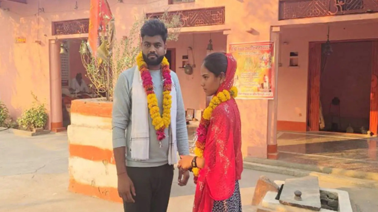 Unique Love Story love marriage mama bhanji family accepts temple wedding Unique Love Story love marriage mama bhanji family accepts temple wedding