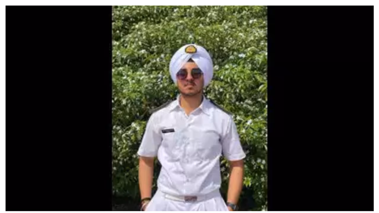 മകൻ ആത്മഹത്യ ചെയ്യില്ല, നേവി ഉദ്യോഗസ്ഥന്‍റെ മരണത്തിൽ മേലുദ്യോഗസ്ഥര്‍ക്കെതിരെ ആരോപണവുമായി പിതാവ്; കൊലപാതകമോ ?