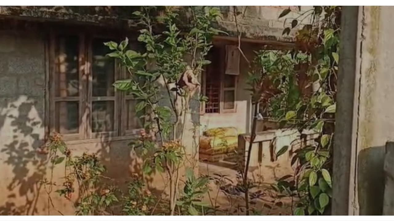 കൊല്ലത്ത് ഉറങ്ങിക്കിടന്ന മകനെ മദ്യലഹരിയിൽ വെട്ടിപ്പരിക്കേൽപിച്ച് അച്ഛൻ; ​ഗുരുതര പരിക്ക്, പ്രതി അറസ്റ്റിൽ 