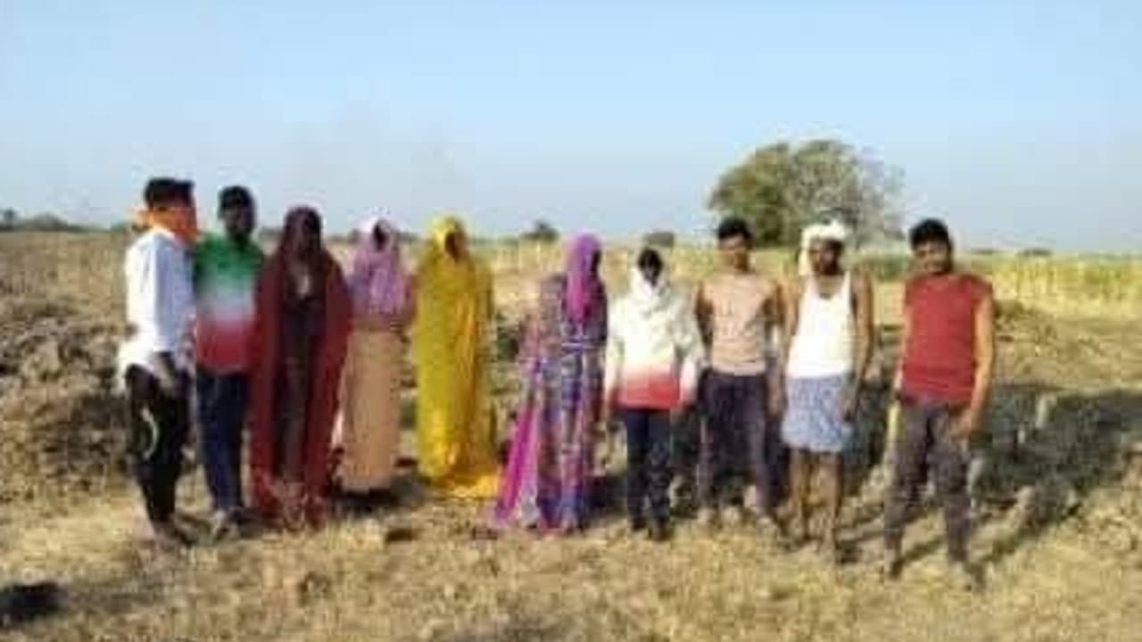 ಗಂಡಸರಿಗೆ ಸೀರೆ ಉಡಿಸಿ ನರೇಗಾ ಕೂಲಿ ವಂಚನೆ: ಆರೋಪಿ ಅಮಾನತು