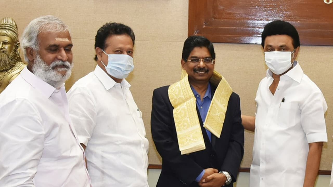 வேந்தர் பதவியை பிடுங்கிய உச்சநீதிமன்றம்! குஷியில் முதல்வர் ஸ்டாலின்! வழக்கறிஞர் வில்சன் பரபரப்பு தகவல்!