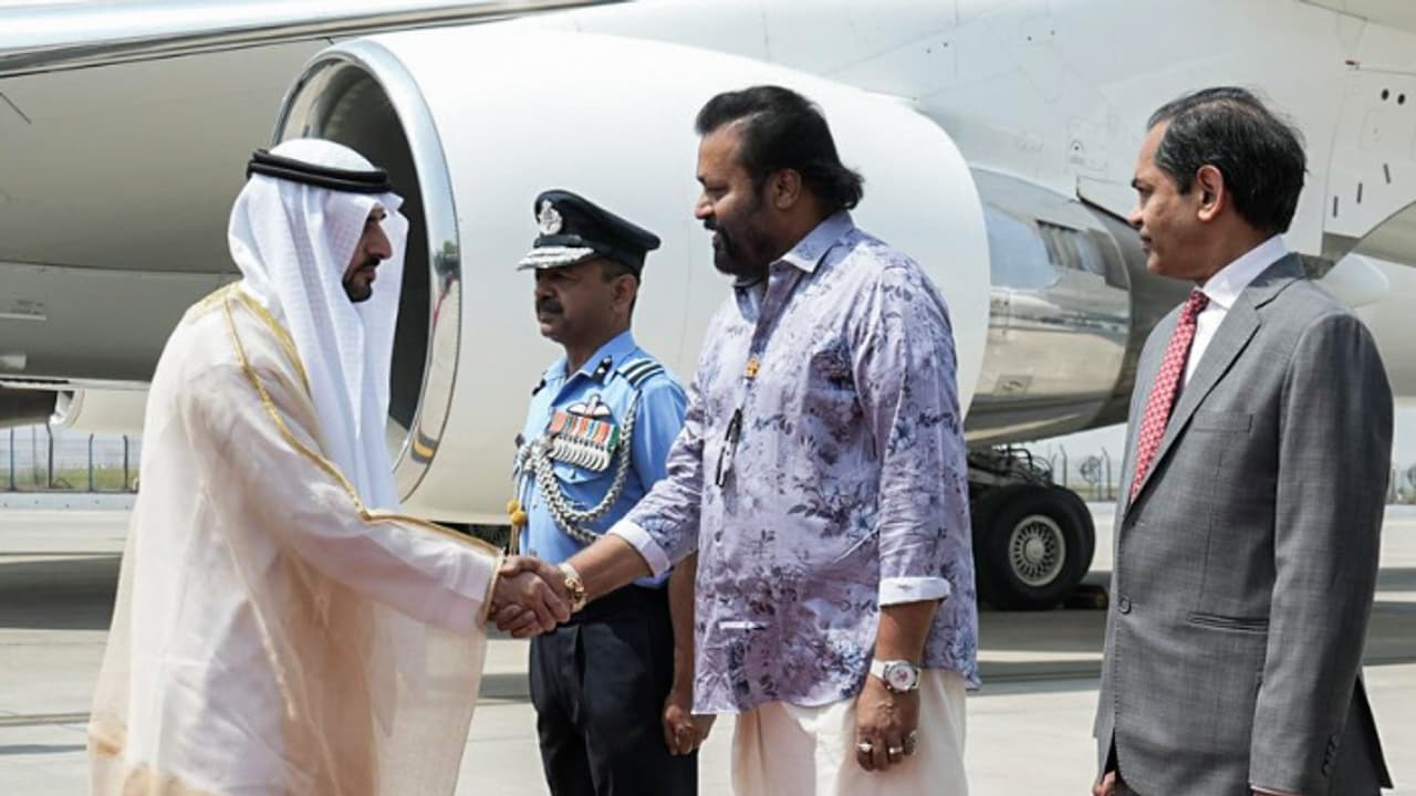 ദുബൈ കിരീടാവകാശി ശൈഖ് ഹംദാൻ ഇന്ത്യയിലെത്തി, സ്വീകരിച്ച് സുരേഷ് ഗോപി ദുബൈ കിരീടാവകാശി ശൈഖ് ഹംദാൻ ഇന്ത്യയിലെത്തി, സ്വീകരിച്ച് സുരേഷ് ഗോപി