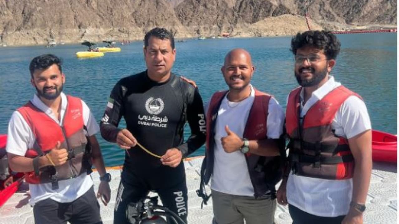 ദുബൈയിലെ ഡാമിൽ മാല നഷ്ടപ്പെട്ടു, മുങ്ങിത്തപ്പി ദുബൈ പോലീസിന്റെ മുങ്ങൽ വിദഗ്ദർ ദുബൈയിലെ ഡാമിൽ മാല നഷ്ടപ്പെട്ടു, മുങ്ങിത്തപ്പി ദുബൈ പോലീസിന്റെ മുങ്ങൽ വിദഗ്ദർ