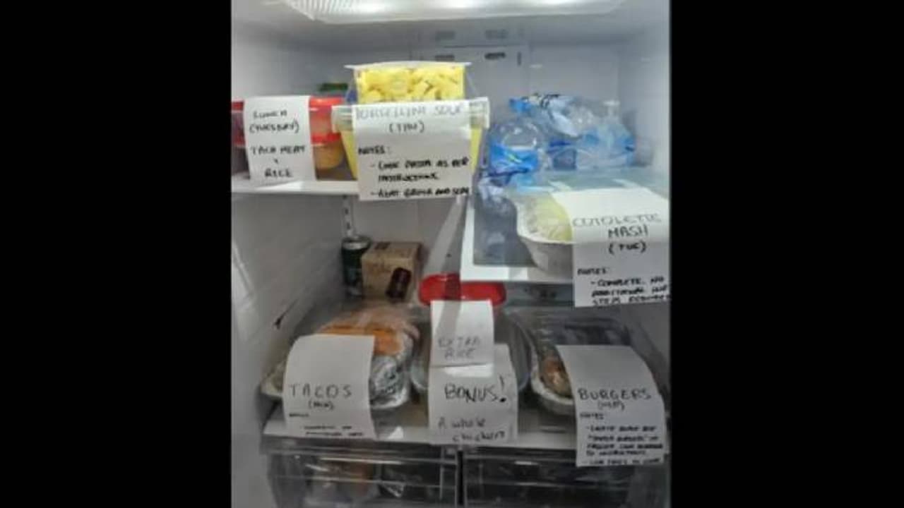 ഒരാഴ്ച ഭാര്യയ്ക്ക് കഴിക്കാനുള്ള ഭക്ഷണമുണ്ടാക്കി ഫ്രിഡ്ജിൽ വച്ചു, ഭർത്താവിന്റെ കരുതൽ കണ്ട് ഞെട്ടി നെറ്റിസൺസ്