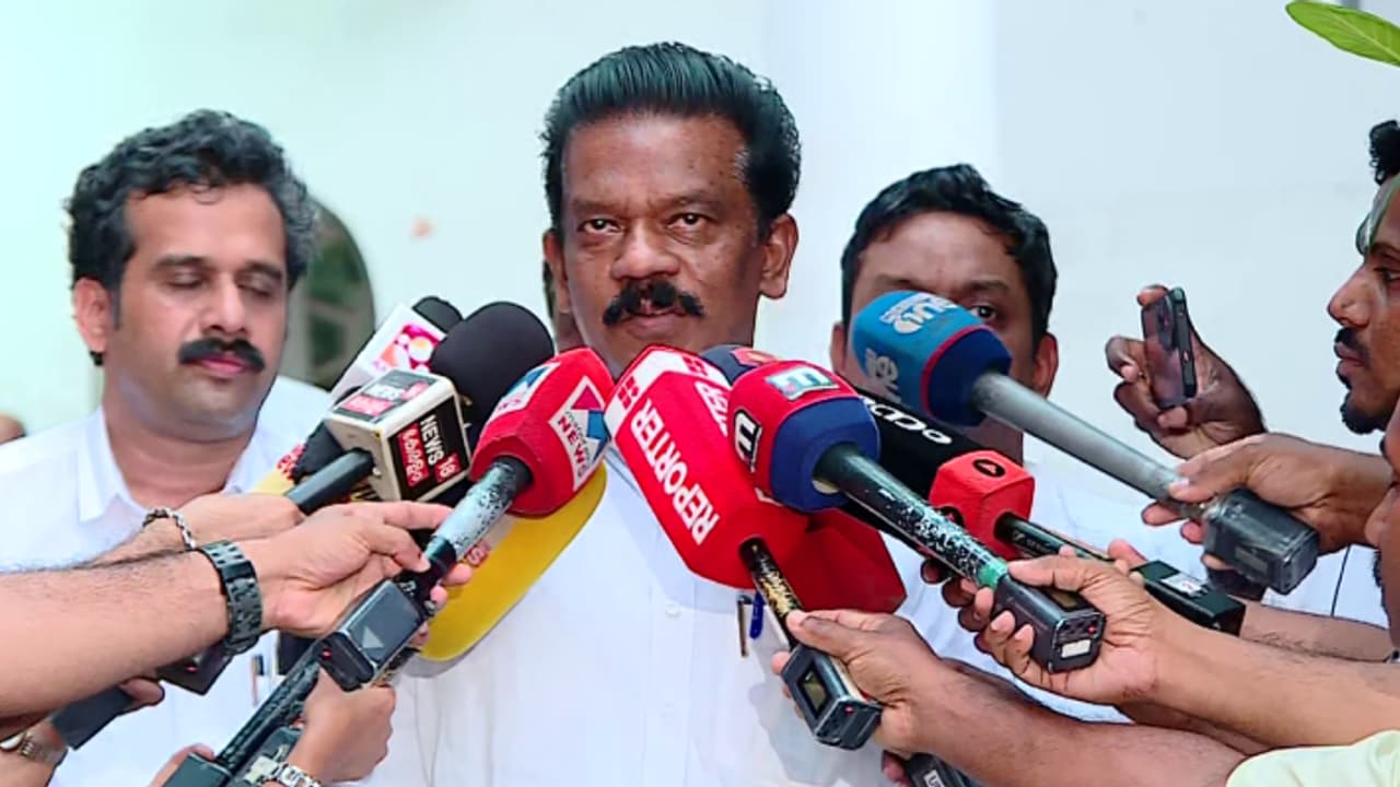 ഇഡി വിളിപ്പിച്ചത് മൊഴികളിൽ വ്യക്തത വരുത്താനെന്ന് കെ രാധാകൃഷ്ണൻ; 'കരുവന്നൂർ ബാങ്കുമായി ബന്ധപ്പെട്ടിട്ടില്ല' ഇഡി വിളിപ്പിച്ചത് മൊഴികളിൽ വ്യക്തത വരുത്താനെന്ന് കെ രാധാകൃഷ്ണൻ; 'കരുവന്നൂർ ബാങ്കുമായി ബന്ധപ്പെട്ടിട്ടില്ല'