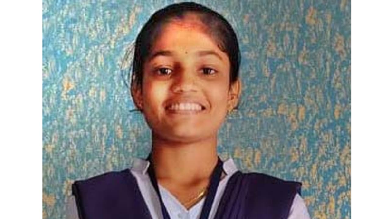 ಪಿಯುಸಿಯಲ್ಲಿ ವಿಶೇಷ ಸಾಧನೆ: ಕೂಲಿ ತಾಯಿಯ ಶ್ರಮಕ್ಕೆ ಬೆಲೆ ತಂದ ಮಾನ್ಯ!