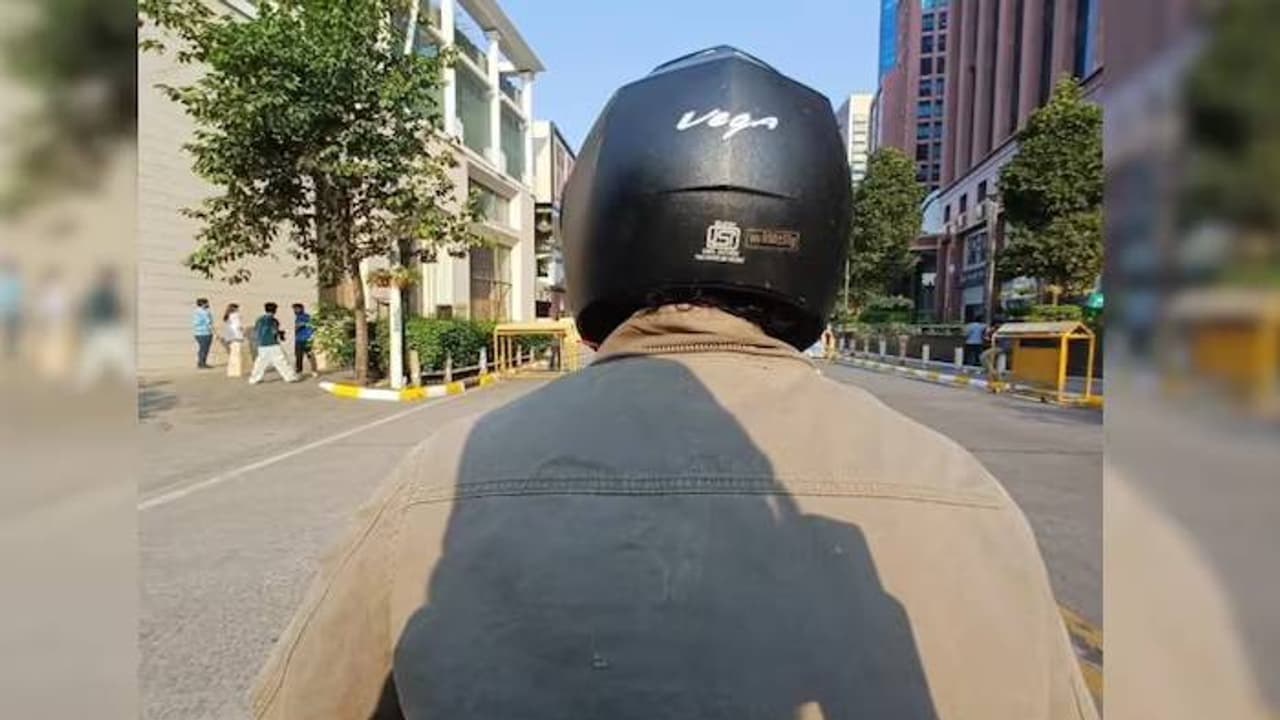 വെറുതെ സോഷ്യല്‍മീഡിയ നോക്കി സമയം കളയണ്ട, കാശും ഉണ്ടാക്കാം, ബൈക്ക് ടാക്സിയുമായി ഇൻഫോസിസ് ജീവനക്കാരൻ, പോസ്റ്റ്