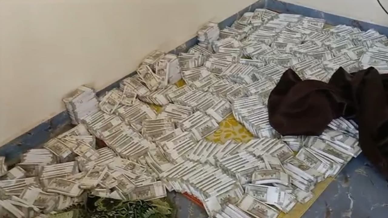 ₹14 ಕೋಟಿ ನಕಲಿ ನೋಟಿನ ಕಂತೆ ಪತ್ತೆ: ದಾಂಡೇಲಿಯ ಮನೆಯೊಂದರಲ್ಲಿ ಪತ್ತೆ ₹14 ಕೋಟಿ ನಕಲಿ ನೋಟಿನ ಕಂತೆ ಪತ್ತೆ: ದಾಂಡೇಲಿಯ ಮನೆಯೊಂದರಲ್ಲಿ ಪತ್ತೆ