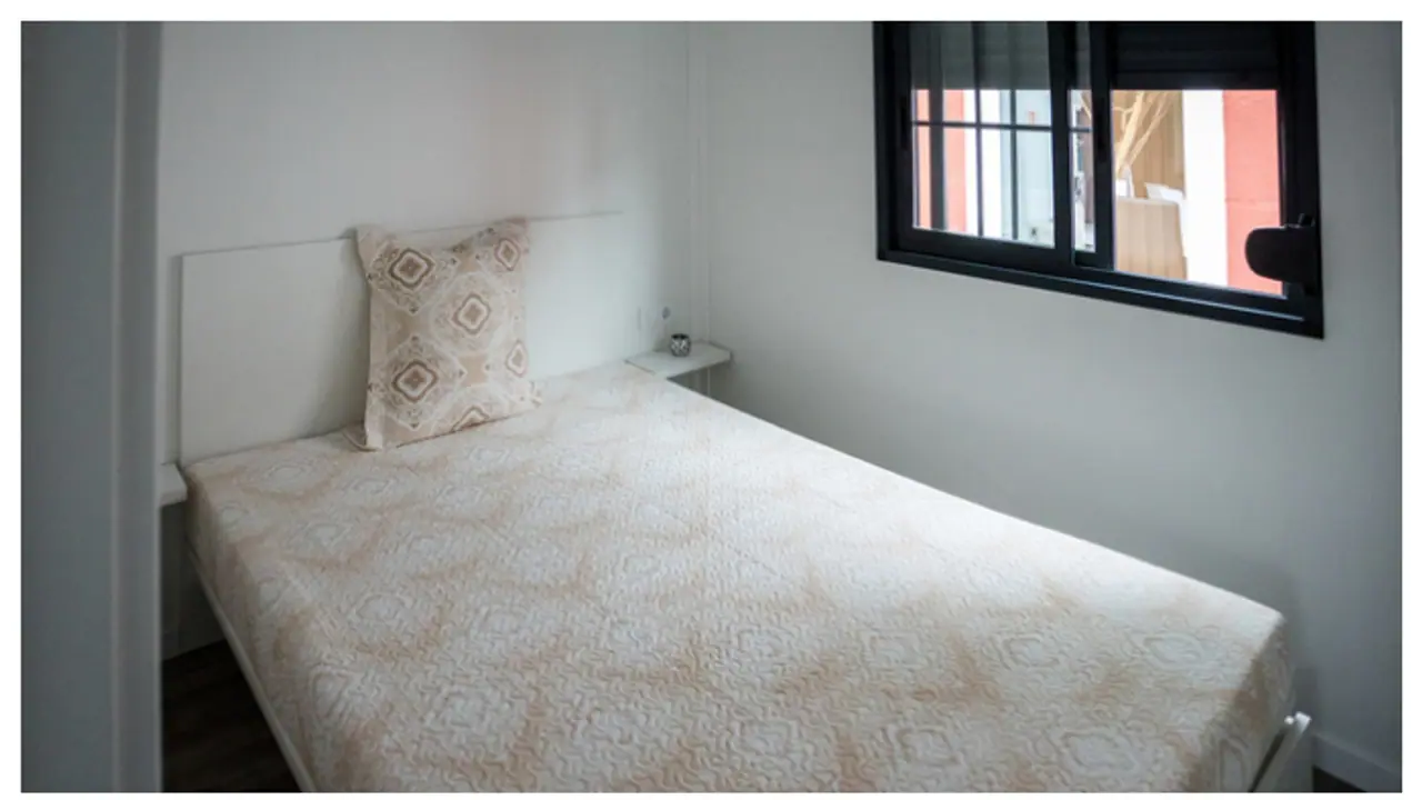 മുറിയിൽ സാധനങ്ങൾ വയ്ക്കാൻ സ്ഥലം തികയുന്നില്ലേ? എങ്കിൽ ഇങ്ങനെ ചെയ്യൂ മുറിയിൽ സാധനങ്ങൾ വയ്ക്കാൻ സ്ഥലം തികയുന്നില്ലേ? എങ്കിൽ ഇങ്ങനെ ചെയ്യൂ