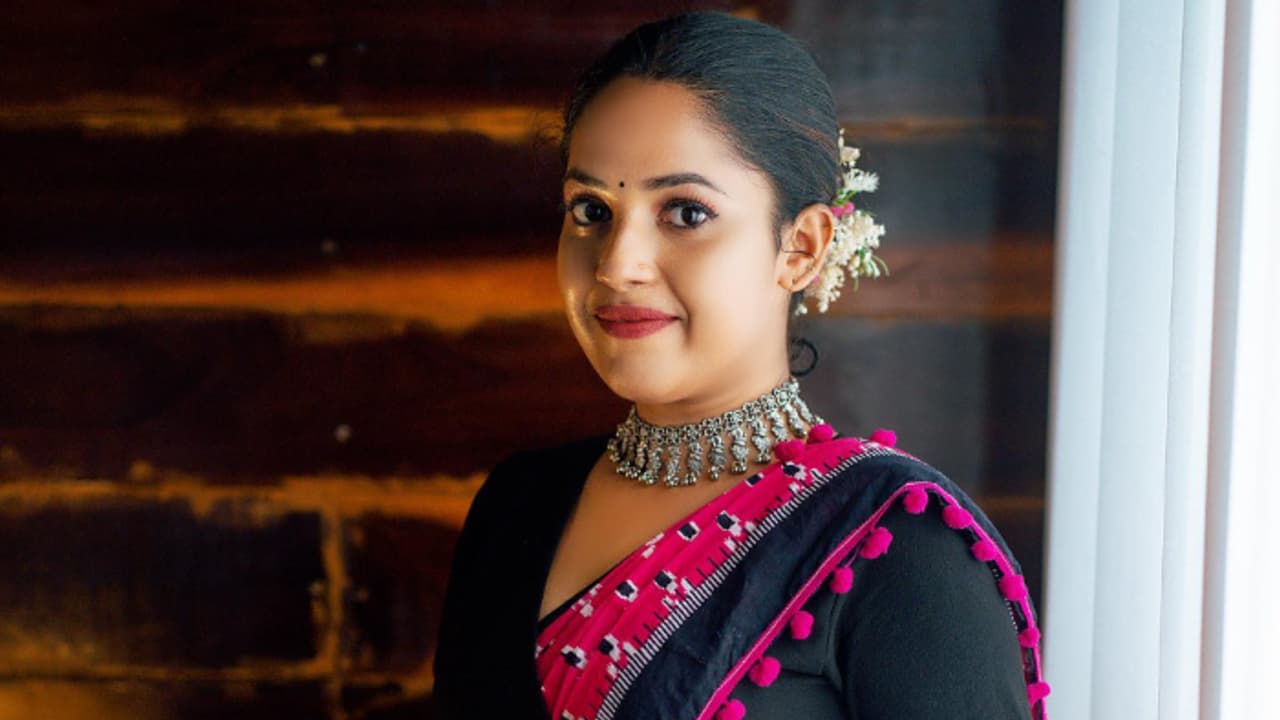 'കാറിൽ സ്ഥലമില്ലെന്നു പറഞ്ഞ് ലിഫ്റ്റ് തരാതിരുന്ന സുഹൃത്തുക്കളുണ്ട്'; അമൃത നായർ പറയുന്നു