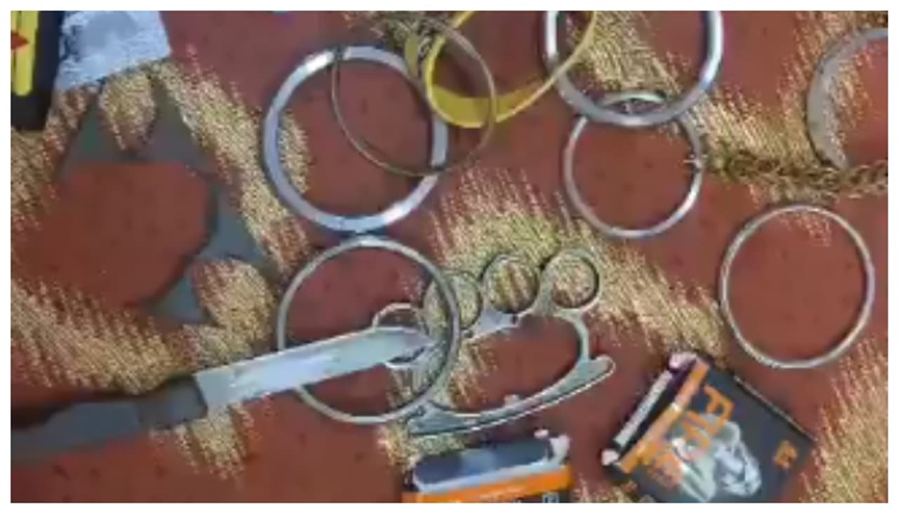 കുട്ടികളിൽ ചില മാറ്റങ്ങൾ; 8 9 ക്ലാസിലെ കുട്ടികളുടെ ബാഗ് പരിശോധിച്ച അധ്യാപകർ ഞെട്ടി; കോണ്ടം, കത്തി, ഇടിവള... 