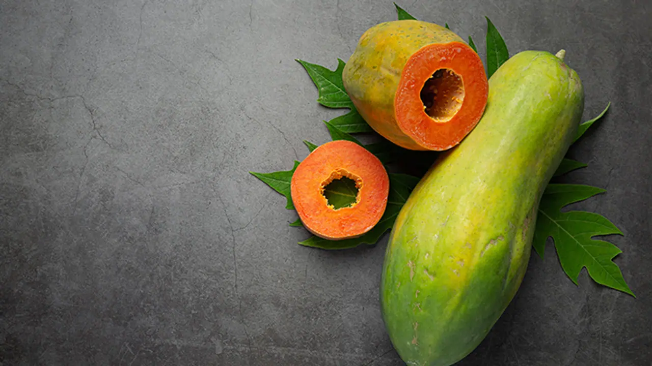 മുഖത്തെ സുന്ദരമാക്കാൻ പരീക്ഷിക്കാം പപ്പായ ഫേസ് പാക്കുകൾ