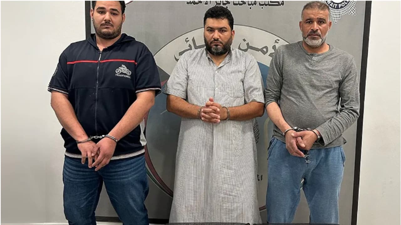 വ്യാജ വെബ്സൈറ്റുകൾ ഉപയോഗിച്ച് ബാങ്ക് കാർഡ് വിവരങ്ങൾ കൈവശപ്പെടുത്തി കവർച്ച, പ്രവാസി സംഘം പിടിയിൽ വ്യാജ വെബ്സൈറ്റുകൾ ഉപയോഗിച്ച് ബാങ്ക് കാർഡ് വിവരങ്ങൾ കൈവശപ്പെടുത്തി കവർച്ച, പ്രവാസി സംഘം പിടിയിൽ