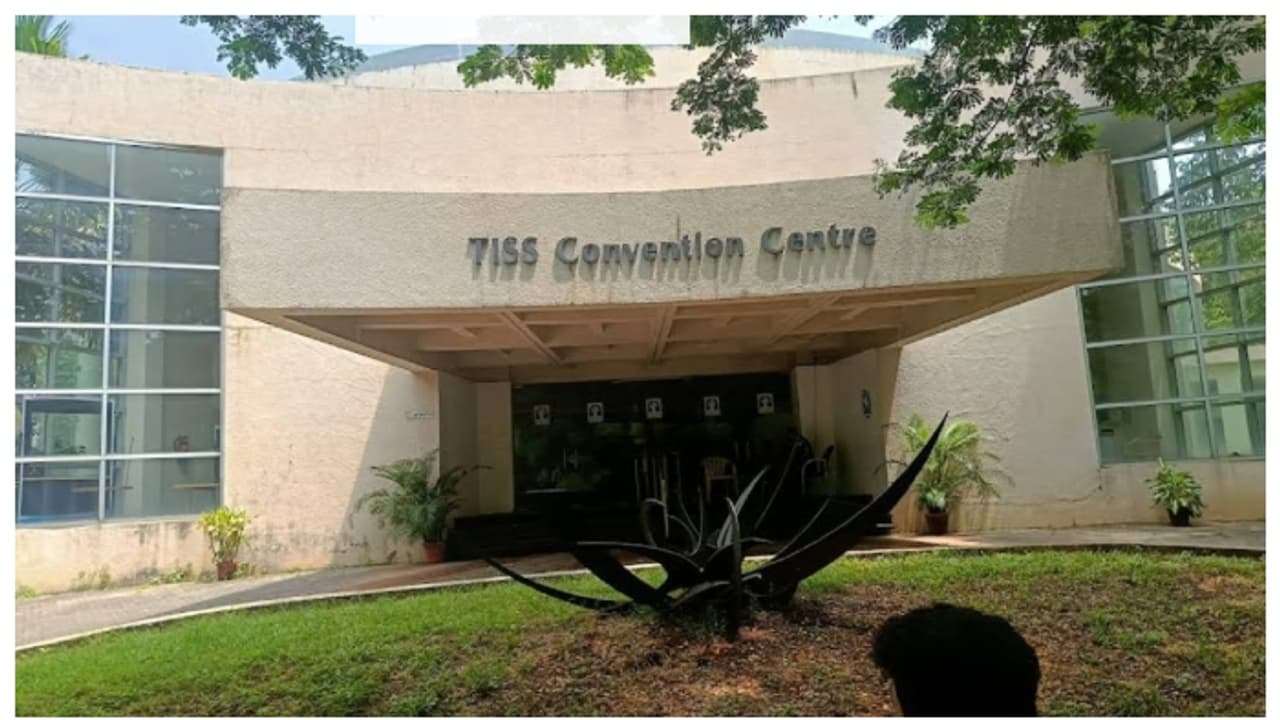 ಜನಪ್ರಿಯ TISS ಪ್ರವೇಶಕ್ಕೆ ಸಂದರ್ಶನ ರದ್ದು, ವಿದ್ಯಾರ್ಥಿಗಳ ಆಕ್ರೋಶ!