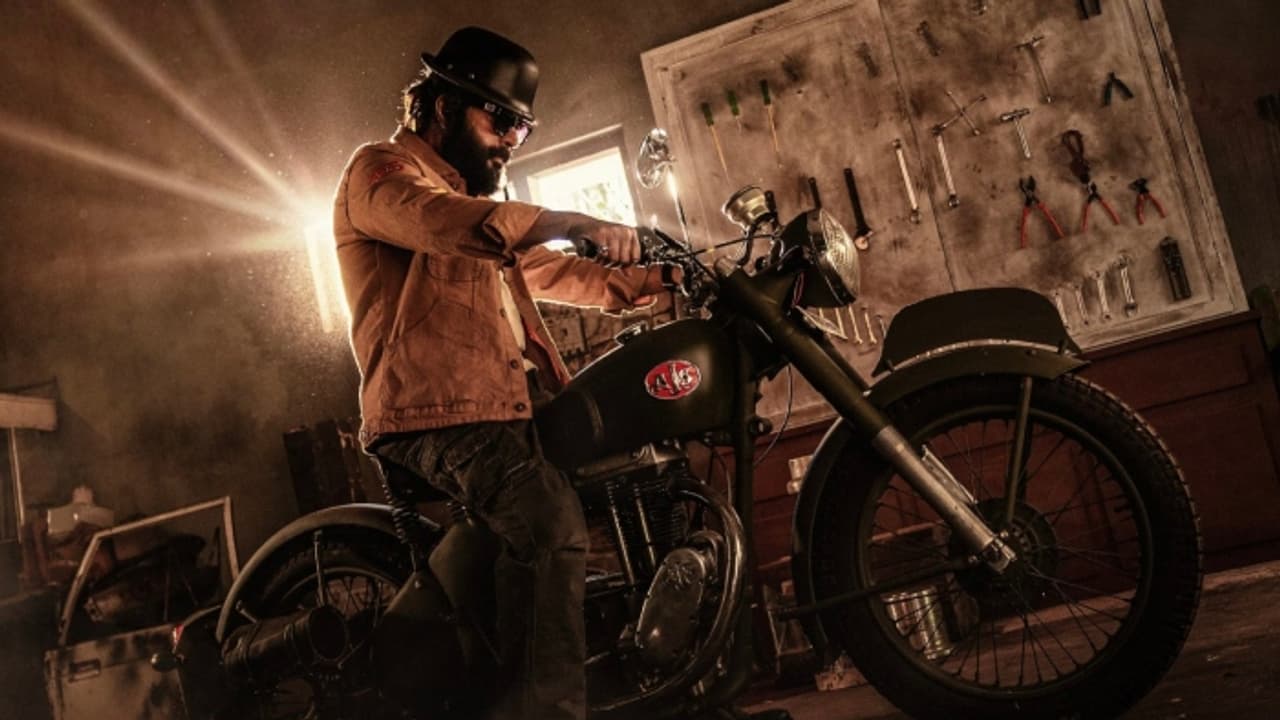 പുതുസംവിധായകരേ..ധൈര്യമുണ്ടോ? എങ്കിൽ മമ്മൂക്കയുടെ അടുത്തേക്ക് പോകൂ..; പ്രമുഖ ട്രാക്കർ