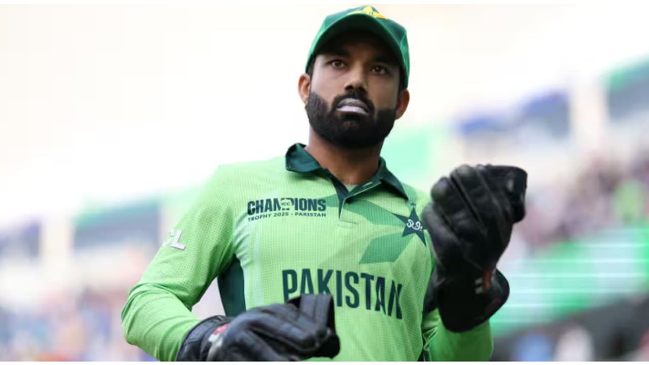 ആടിയുലഞ്ഞ് പാകിസ്ഥാൻ; ക്യാപ്റ്റൻ സ്ഥാനം രാജിവെയ്ക്കുമെന്ന ഭീഷണിയുമായി മുഹമ്മദ് റിസ്വാൻ ആടിയുലഞ്ഞ് പാകിസ്ഥാൻ; ക്യാപ്റ്റൻ സ്ഥാനം രാജിവെയ്ക്കുമെന്ന ഭീഷണിയുമായി മുഹമ്മദ് റിസ്വാൻ