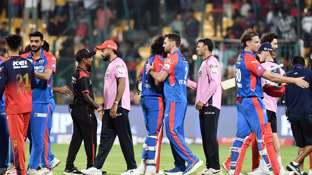 ಡೆಲ್ಲಿ ಕ್ಯಾಪಿಟಲ್ಸ್ ಎದುರು ಆರ್ಸಿಬಿ ಸೋಲಿಗೆ ಇಲ್ಲಿದೆ ಮೂರು ಮೇಜರ್ ಕಾರಣ! ಡೆಲ್ಲಿ ಕ್ಯಾಪಿಟಲ್ಸ್ ಎದುರು ಆರ್ಸಿಬಿ ಸೋಲಿಗೆ ಇಲ್ಲಿದೆ ಮೂರು ಮೇಜರ್ ಕಾರಣ!