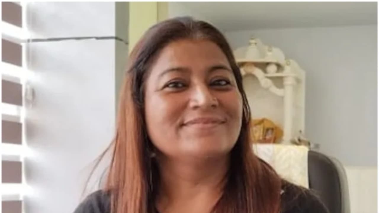 മൂക്കുത്തിയുമായി വീട്ടിൽ പൊലീസെത്തി, ഭാര്യ ഫോണെടുക്കാതെ പുറത്തുപോയെന്ന് ഭർത്താവ്; കണ്ടെത്തിയത് ക്രൂര കൊലപാതകം മൂക്കുത്തിയുമായി വീട്ടിൽ പൊലീസെത്തി, ഭാര്യ ഫോണെടുക്കാതെ പുറത്തുപോയെന്ന് ഭർത്താവ്; കണ്ടെത്തിയത് ക്രൂര കൊലപാതകം