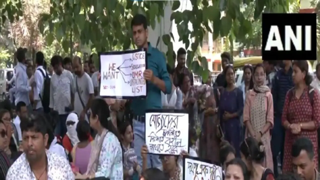 Teachers Protest Against Mamata Banerjee Govt Outside SSC Office Kolkata bsm