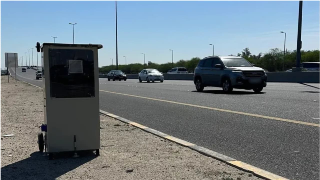 കുവൈത്തിലെ റോഡുകളിൽ നിയമലംഘനങ്ങൾ കണ്ടെത്താൻ പോർട്ടബിൾ ക്യാമറകൾ വരുന്നു കുവൈത്തിലെ റോഡുകളിൽ നിയമലംഘനങ്ങൾ കണ്ടെത്താൻ പോർട്ടബിൾ ക്യാമറകൾ വരുന്നു