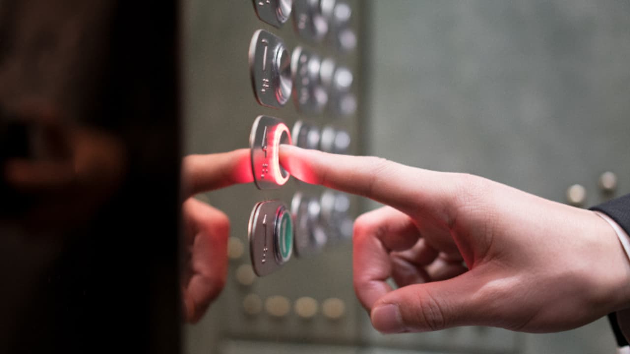 പവര്കട്ട് സമയത്ത് ലിഫ്റ്റുകൾ ഉപയോഗിക്കരുതെന്ന് കുവൈത്തിൽ മുന്നറിയിപ്പ് പവര്കട്ട് സമയത്ത് ലിഫ്റ്റുകൾ ഉപയോഗിക്കരുതെന്ന് കുവൈത്തിൽ മുന്നറിയിപ്പ്