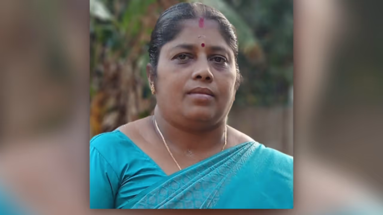 വീട്ടിൽ ഗ്രൈന്റര് പ്രവര്ത്തിപ്പിച്ചുകൊണ്ടിരിക്കെ ഷോക്കേറ്റ് വീട്ടമ്മയ്ക്ക് ദാരുണാന്ത്യം വീട്ടിൽ ഗ്രൈന്റര് പ്രവര്ത്തിപ്പിച്ചുകൊണ്ടിരിക്കെ ഷോക്കേറ്റ് വീട്ടമ്മയ്ക്ക് ദാരുണാന്ത്യം