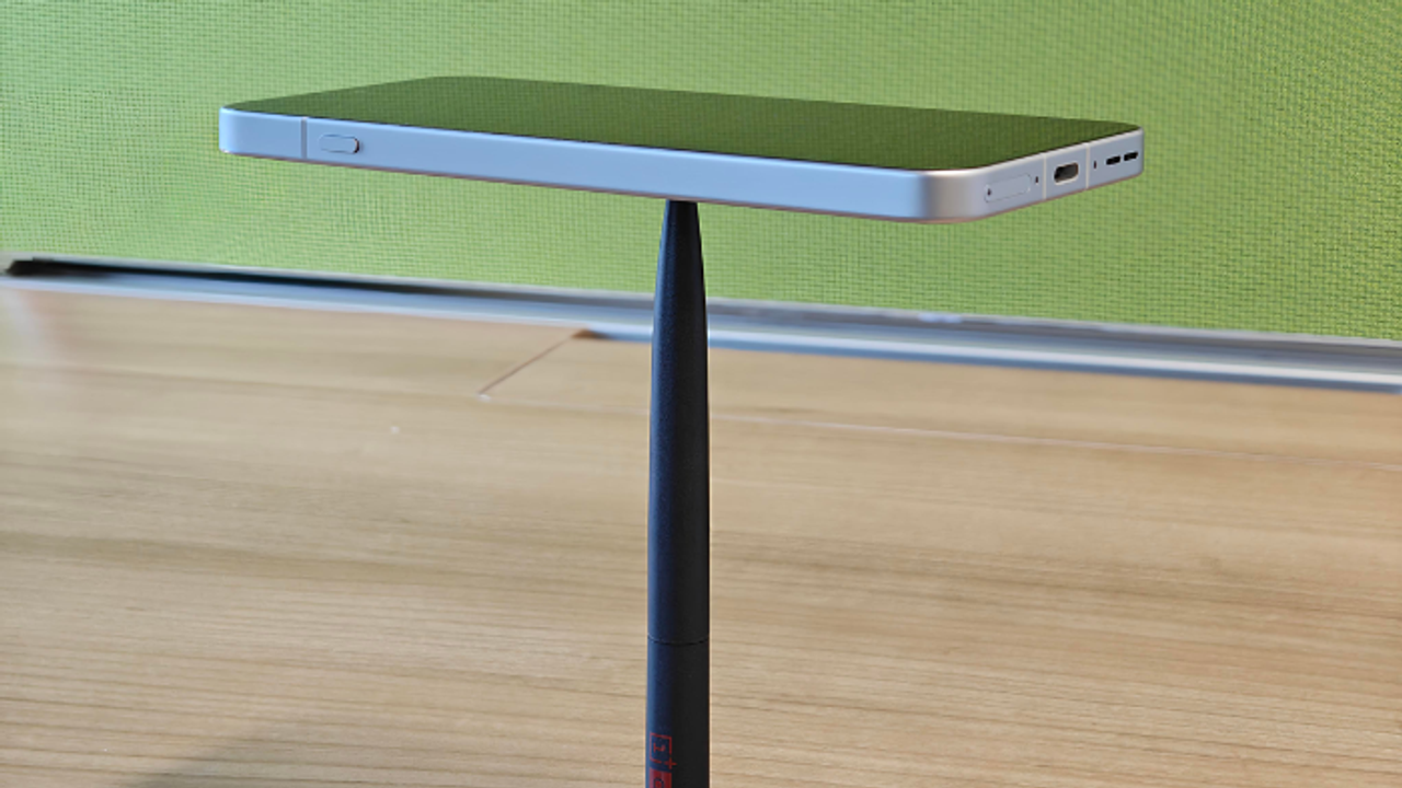 OnePlus 13T design OUT? Compact build, massive battery and more (WATCH)