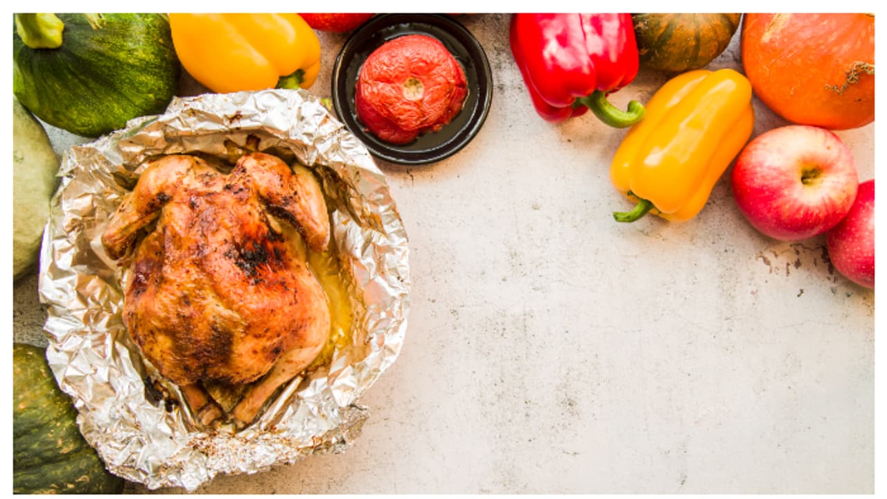 ഈ ഭക്ഷണങ്ങൾ അലുമിനിയം ഫോയിലിൽ പാചകം ചെയ്യാൻ പാടില്ല; കാരണം ഇതാണ് 