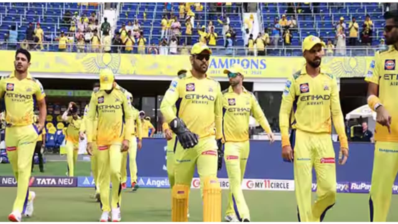 ധോണിയുടെ മഞ്ഞപ്പടയെ എഴുതിത്തള്ളാൻ വരട്ടെ; ചെന്നൈയുടെ പ്ലേ ഓഫ് സാധ്യതകൾ അസ്തമിച്ചിട്ടില്ല ധോണിയുടെ മഞ്ഞപ്പടയെ എഴുതിത്തള്ളാൻ വരട്ടെ; ചെന്നൈയുടെ പ്ലേ ഓഫ് സാധ്യതകൾ അസ്തമിച്ചിട്ടില്ല