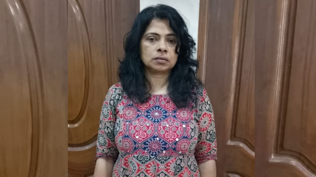 ഒരു മര്യാദയൊക്കെ വേണ്ടേ... 2017 മുതൽ പരിചയം, രേഷ്മ ഒരുക്കിയ ചതിവല അറിഞ്ഞില്ല, പലവട്ടമായി തട്ടിയത് 17 ലക്ഷം ഒരു മര്യാദയൊക്കെ വേണ്ടേ... 2017 മുതൽ പരിചയം, രേഷ്മ ഒരുക്കിയ ചതിവല അറിഞ്ഞില്ല, പലവട്ടമായി തട്ടിയത് 17 ലക്ഷം