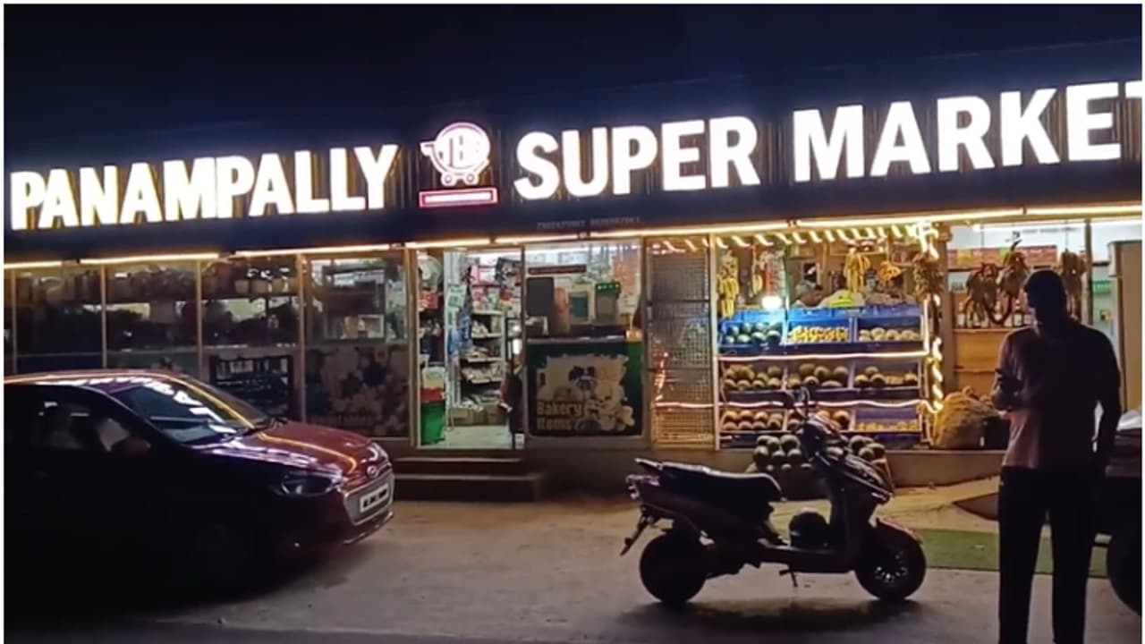 ആർക്കും സംശയം തോന്നില്ല! പുറമേ തിരക്കുള്ള പനമ്പള്ളി സൂപ്പർ മാർക്കറ്റ്, അകത്തെ രഹസ്യ കച്ചവടം പിടികൂടി എക്സൈസ്