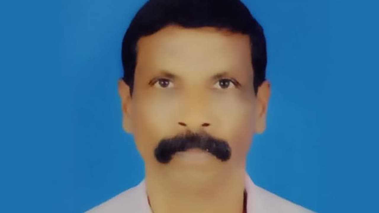 പട്ടാമ്പി മുതുതല ആളൊഴിഞ്ഞ പറമ്പിൽ 60കാരനെ മരിച്ച നിലയിൽ കണ്ടെത്തി; പൊലീസ് സ്ഥലത്തെത്തി അന്വേഷണം ആരംഭിച്ചു പട്ടാമ്പി മുതുതല ആളൊഴിഞ്ഞ പറമ്പിൽ 60കാരനെ മരിച്ച നിലയിൽ കണ്ടെത്തി; പൊലീസ് സ്ഥലത്തെത്തി അന്വേഷണം ആരംഭിച്ചു