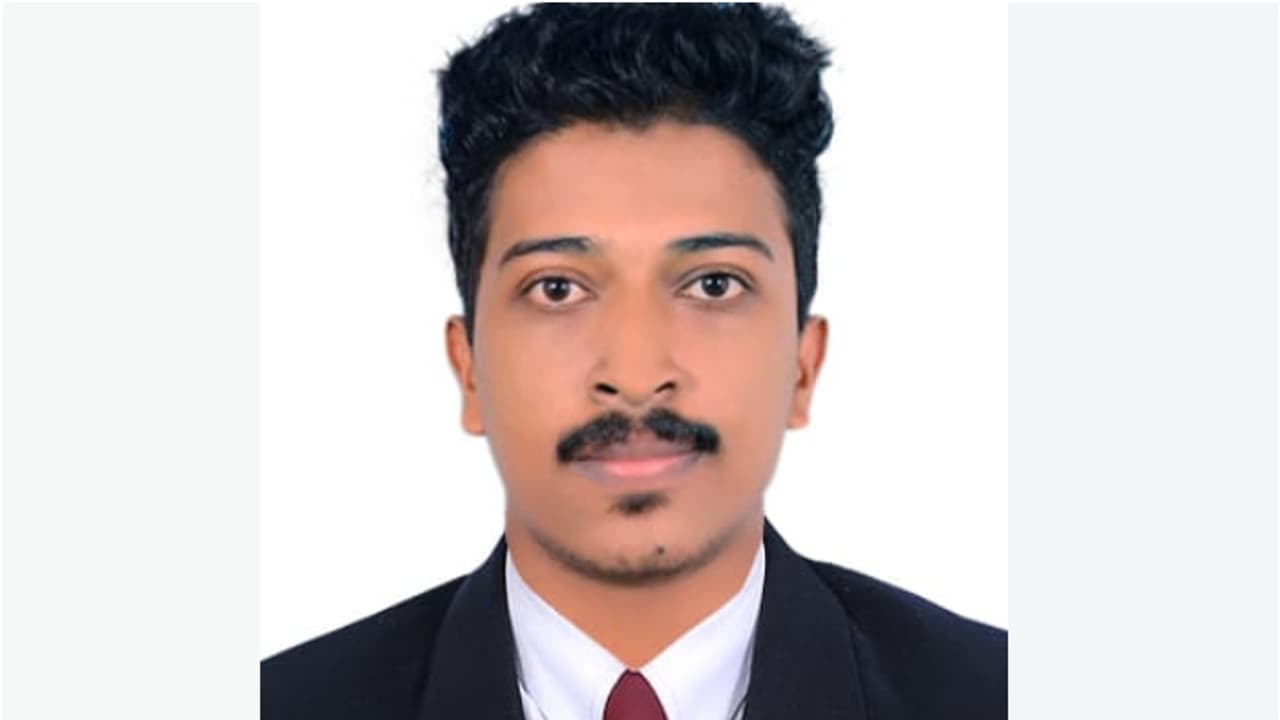 രണ്ടുമാസം മുമ്പ് കുവൈത്തിലെത്തിയ മലയാളി യുവാവിനെ ജോലി ചെയ്യുന്ന വീട്ടിൽ തൂങ്ങി മരിച്ച നിലയിൽ കണ്ടെത്തി രണ്ടുമാസം മുമ്പ് കുവൈത്തിലെത്തിയ മലയാളി യുവാവിനെ ജോലി ചെയ്യുന്ന വീട്ടിൽ തൂങ്ങി മരിച്ച നിലയിൽ കണ്ടെത്തി