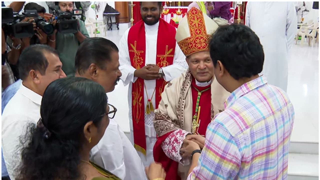 ഓശാന ചടങ്ങുകള്ക്കിടെ കോഴിക്കോട് അതിരൂപത ആര്ച്ച് ബിഷപ്പിന് അപ്രതീക്ഷിത അതിഥി, സന്ദർശിച്ച് എംവി ഗോവിന്ദന് ഓശാന ചടങ്ങുകള്ക്കിടെ കോഴിക്കോട് അതിരൂപത ആര്ച്ച് ബിഷപ്പിന് അപ്രതീക്ഷിത അതിഥി, സന്ദർശിച്ച് എംവി ഗോവിന്ദന്
