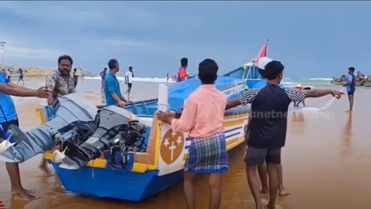 11 വർഷത്തിന് ശേഷം ആദ്യം, മുതലപ്പൊഴി അഴിമുഖം പൂര്‍ണമായും മണൽ മൂടി; ആശങ്കയോടെ തീരദേശവാസികൾ 