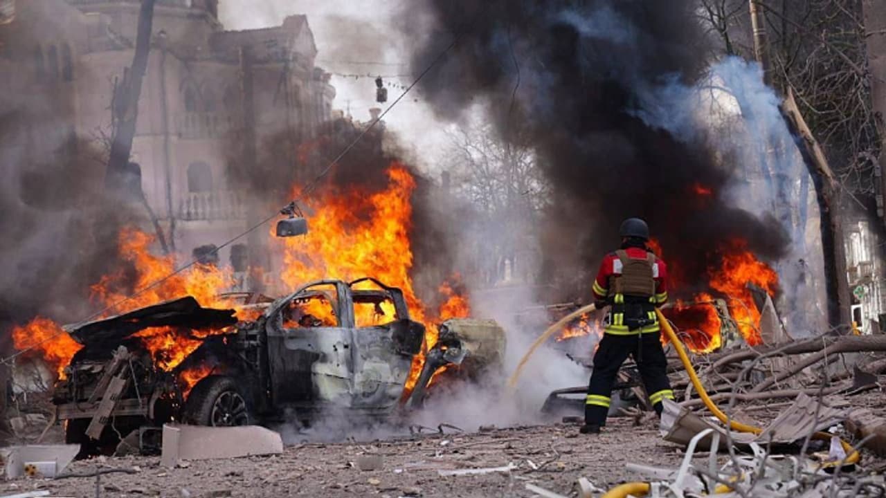 21 മരണം, 80 ലധികം പേര്ക്ക് പരിക്ക്; റഷ്യയുടെ മിസൈല് ആക്രമണത്തില് ലോകം പ്രതികരിക്കണമെന്ന് സെലന്സ്കി 21 മരണം, 80 ലധികം പേര്ക്ക് പരിക്ക്; റഷ്യയുടെ മിസൈല് ആക്രമണത്തില് ലോകം പ്രതികരിക്കണമെന്ന് സെലന്സ്കി