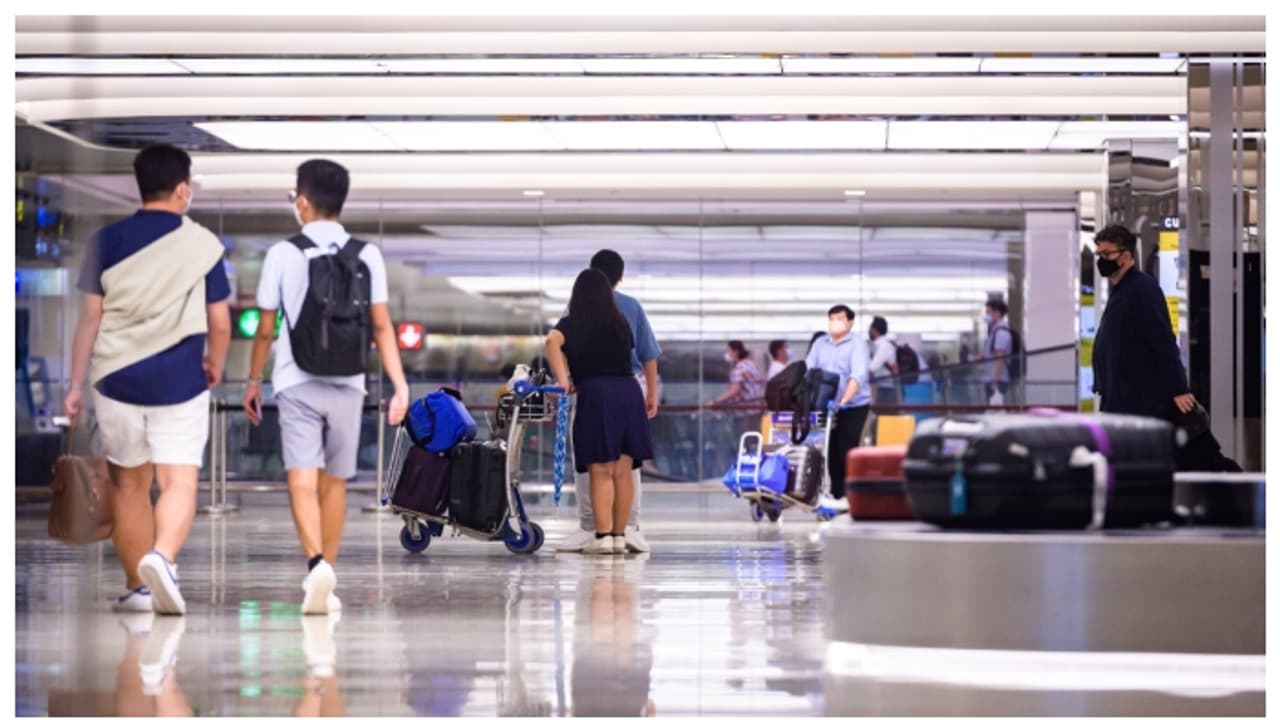 സിംഗപ്പൂർ എയർപോർട്ടിൽ നിന്നും ഒരു പെർഫ്യൂം മോഷ്ടിച്ചു, രണ്ട് വർഷത്തിന് ശേഷം ഓസ്ട്രേലിയൻ യുവതി അറസ്റ്റിൽ 