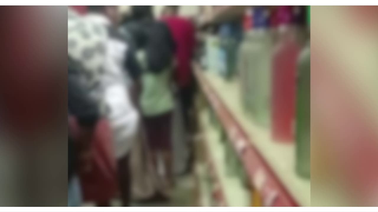 കരിമ്പനക്കടവിലെ ബെവ്കോ ഔട്ട് ലെറ്റിൽ കുട്ടിയെ വരിനിർത്തിയ സംഭവം; അച്ഛന്‍ ഇന്ന് പൊലീസ് സ്റ്റേഷനില്‍ ഹാജരാകണം