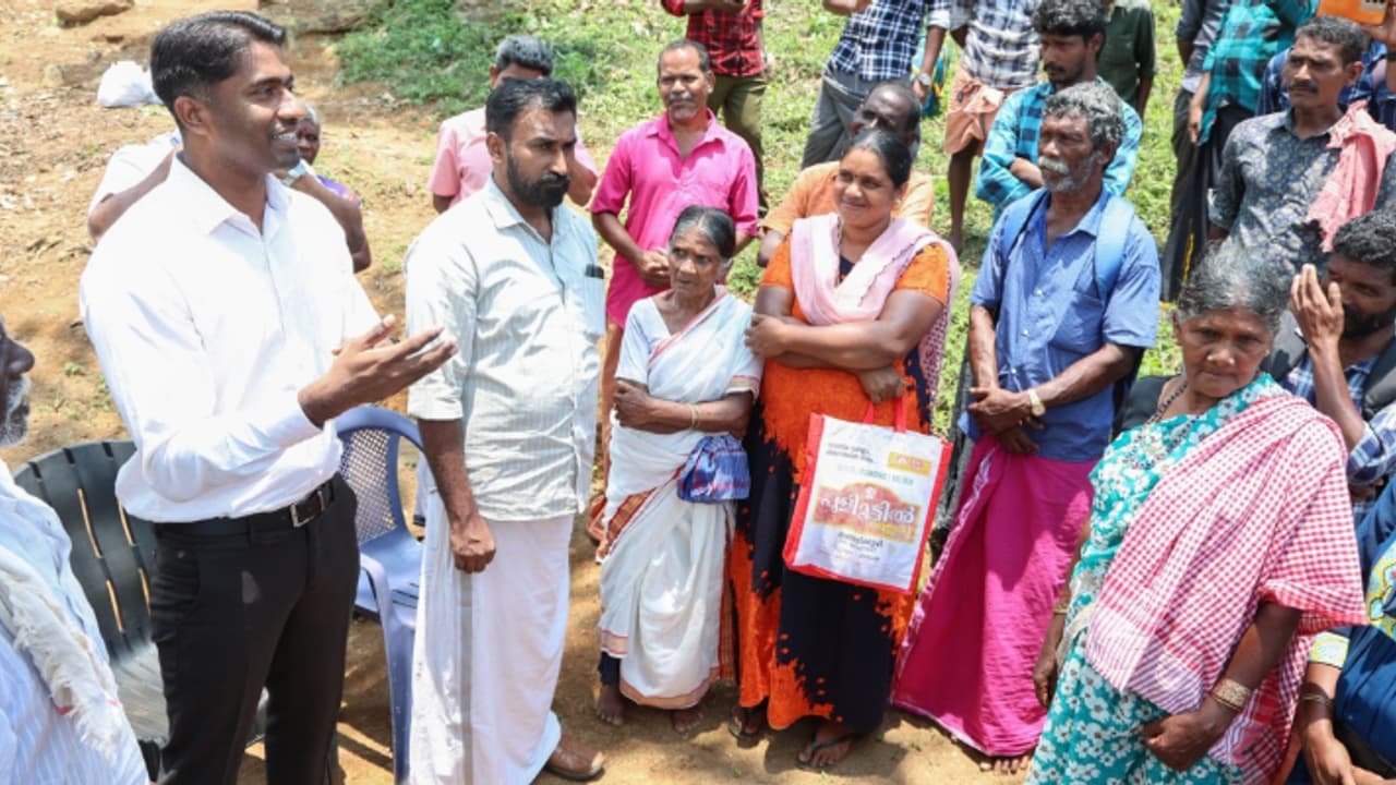 കലക്ടറുടെ ഇടപെടൽ, അടിച്ചില് തൊട്ടി, വീരാം കുടി, വെട്ടി വിട്ടകാട് ഉന്നതി നിവാസികൾക്ക് വൈദ്യുതിയും ഭൂമിയും കലക്ടറുടെ ഇടപെടൽ, അടിച്ചില് തൊട്ടി, വീരാം കുടി, വെട്ടി വിട്ടകാട് ഉന്നതി നിവാസികൾക്ക് വൈദ്യുതിയും ഭൂമിയും