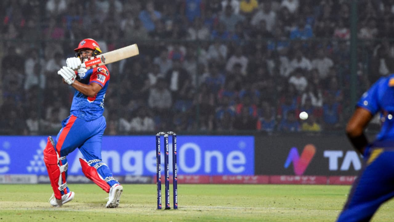 ആ സിക്സ് പോയ പോക്കേ! ഏറ്റവും മികച്ച ബൗളറാണെന്ന ബഹുമാനം പോലുമില്ല; ബുമ്രയെ അടിച്ച് തൂഫാനാക്കി കരുണ്‍ നായര്‍