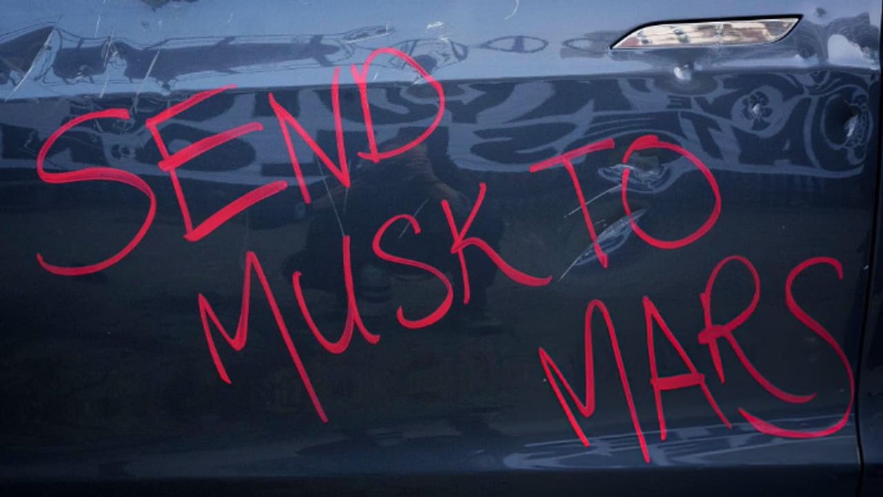 "I'm trying": Elon Musk responds to viral 'send Musk to Mars' poster