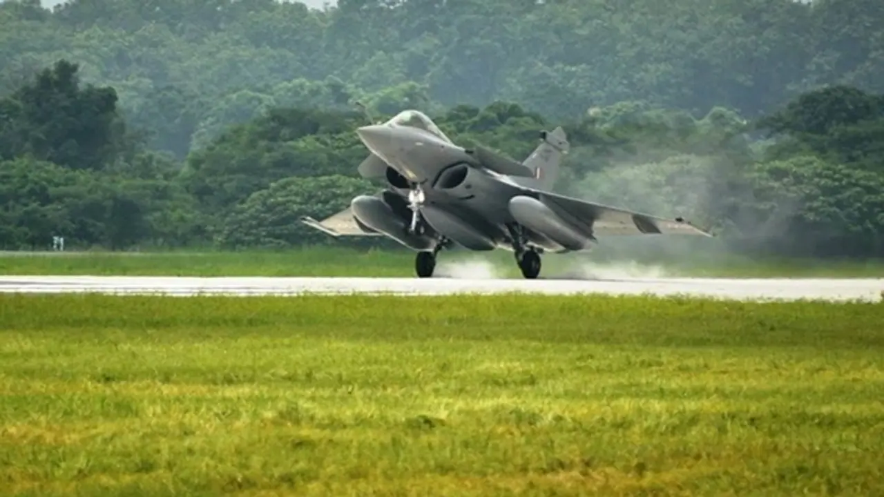 ಯುದ್ಧಾಭ್ಯಾಸ ಆರಂಭಿಸಿದ ಭಾರತೀಯ ವಾಯುಸೇನೆ, 'ಆಕ್ರಮಣ'ದಲ್ಲಿ ಮುಂದೆ ನಿಂತ ರಫೇಲ್‌ ಜೆಟ್!