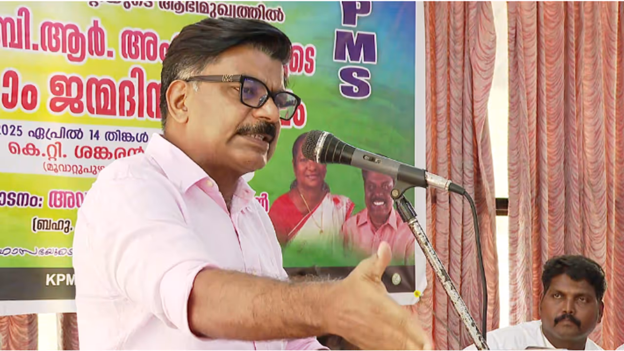 രാഷ്ട്രീയ നേതാക്കൾക്ക് മുന്നിൽ ദളിത് സംഘടന നേതാക്കൾ അടിയാളന്മാരായി നിൽക്കുന്നു; വിമര്ശനവുമായി മാത്യു കുഴൽനാടൻ രാഷ്ട്രീയ നേതാക്കൾക്ക് മുന്നിൽ ദളിത് സംഘടന നേതാക്കൾ അടിയാളന്മാരായി നിൽക്കുന്നു; വിമര്ശനവുമായി മാത്യു കുഴൽനാടൻ