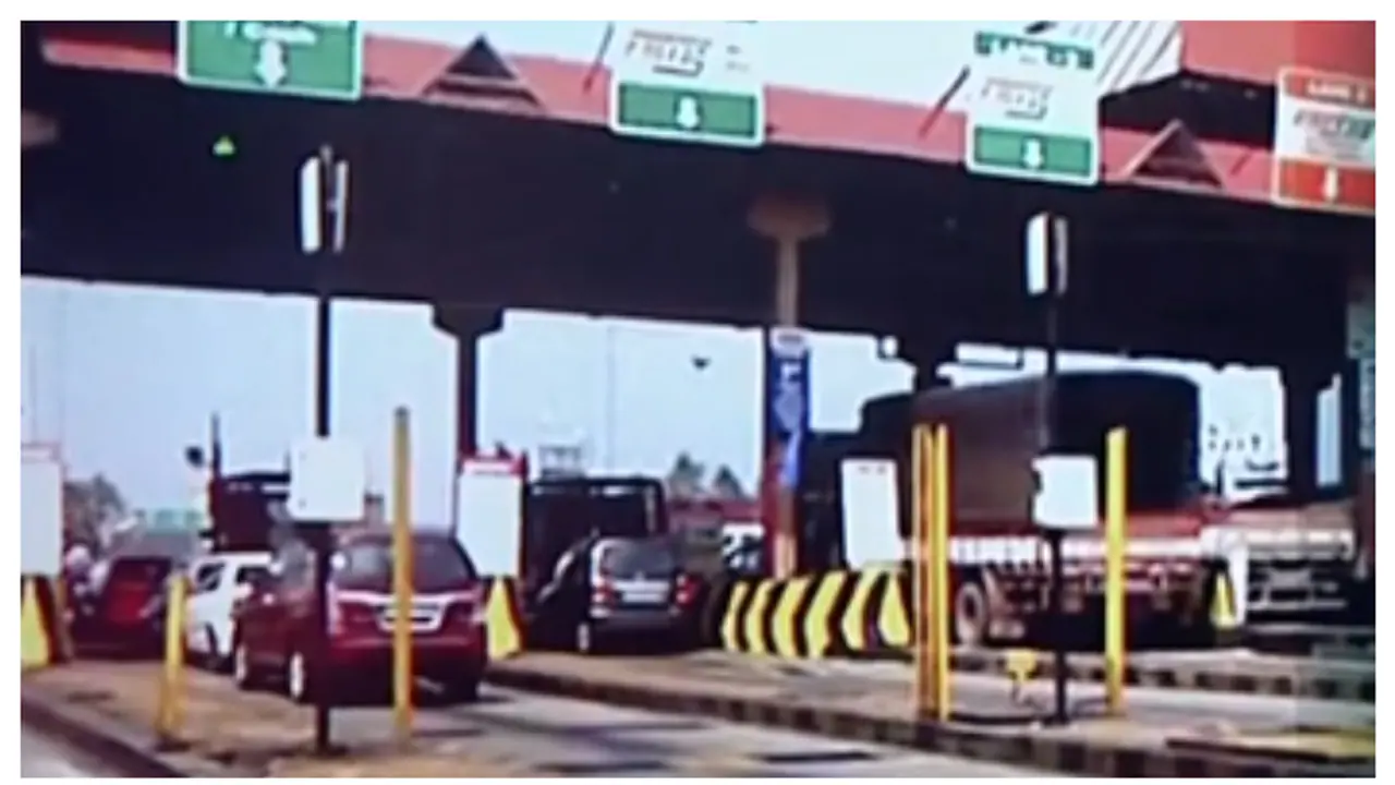 ടോള്പ്ലാസയില് ലോറിയുടമകളുടെ പ്രതിഷേധം, ടോള്ബൂത്ത് തുറന്ന് വാഹനങ്ങള് കടത്തിവിട്ടു ടോള്പ്ലാസയില് ലോറിയുടമകളുടെ പ്രതിഷേധം, ടോള്ബൂത്ത് തുറന്ന് വാഹനങ്ങള് കടത്തിവിട്ടു